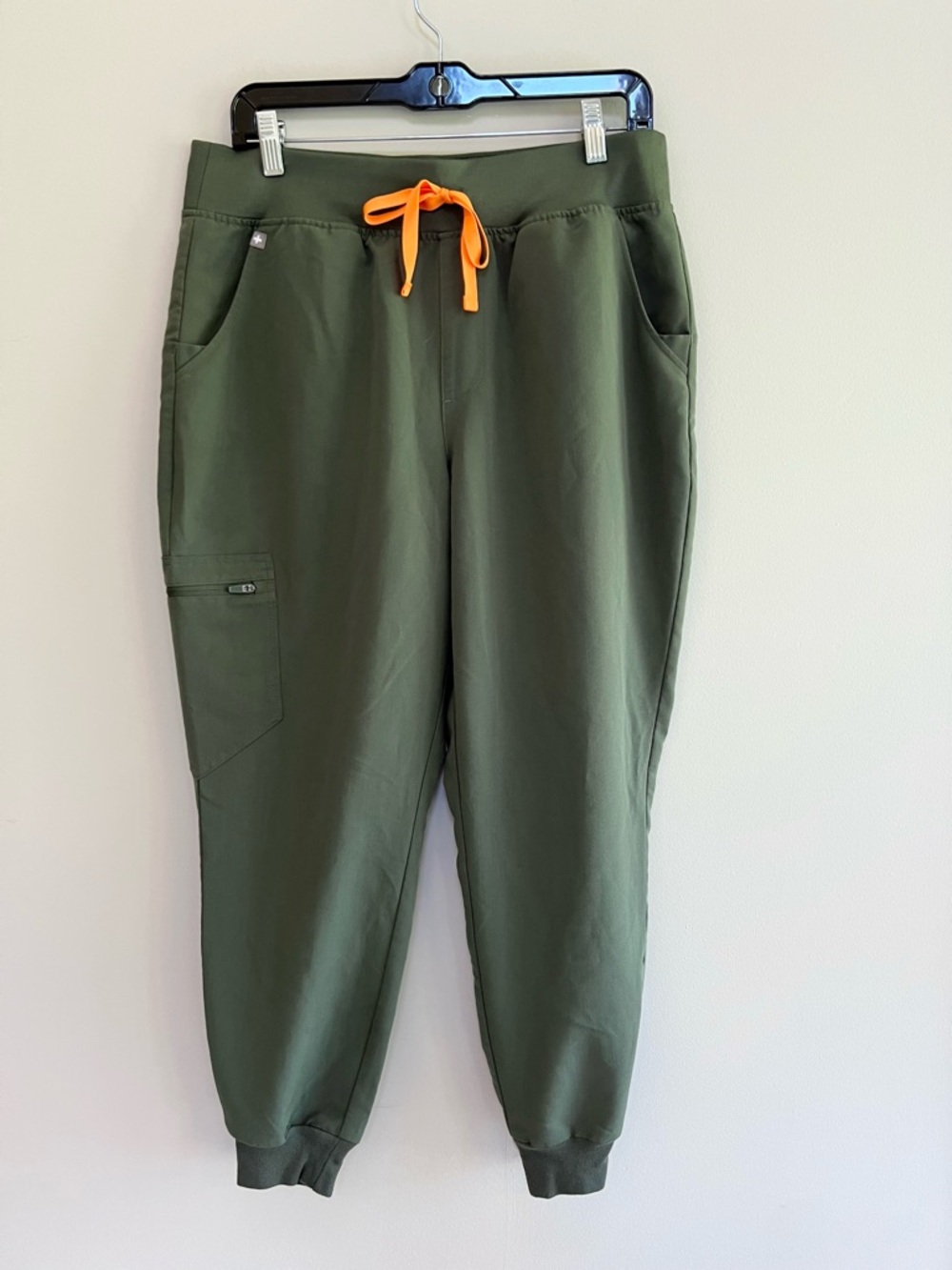 FIGS Zamora Jogger Scrub Pants in Olive Green w/ Orange Drawstring, size L/P - Picture 3 of 8